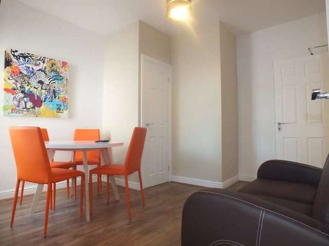  Image of 1 bedroom Detached house to rent in Waverley Road Reading RG30 at Reading Berkshire Tilehurst, RG30 2QH