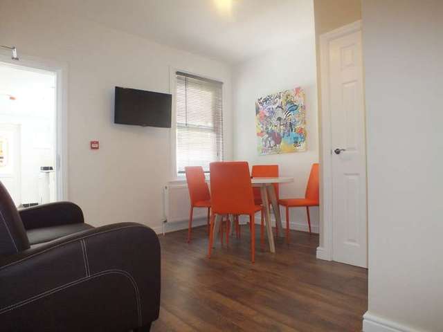  Image of 1 bedroom Detached house to rent in Waverley Road Reading RG30 at Reading Berkshire Tilehurst, RG30 2QH