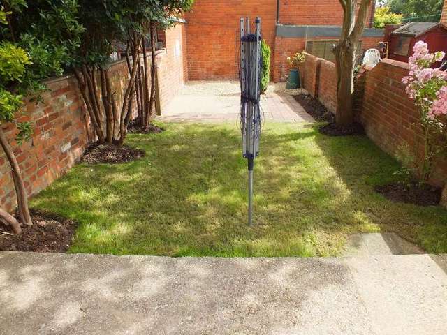  Image of 1 bedroom Detached house to rent in Waverley Road Reading RG30 at Reading Berkshire Tilehurst, RG30 2QH