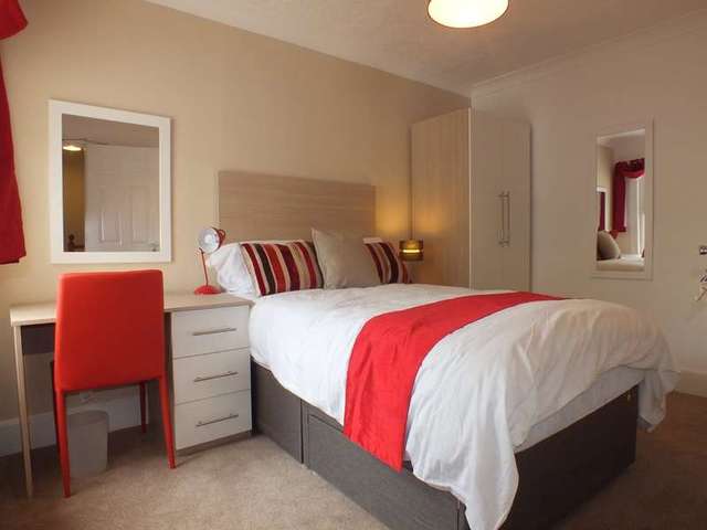  Image of 1 bedroom Detached house to rent in Waverley Road Reading RG30 at Reading Berkshire Tilehurst, RG30 2QH
