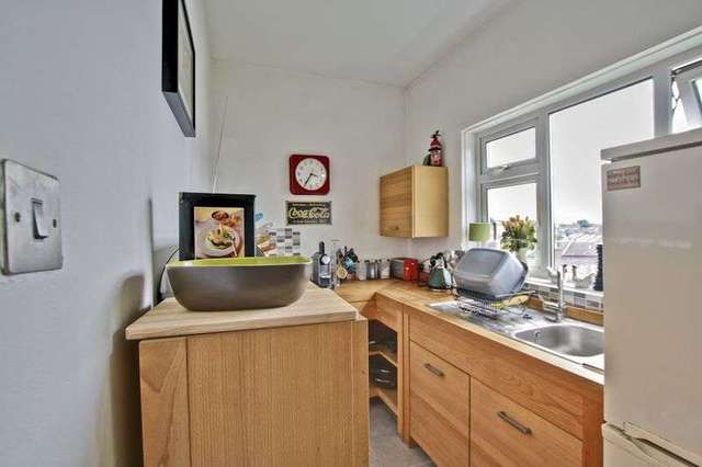  Image of 1 bedroom Flat to rent in Wellington Gardens London SE7 at Wellington Gardens  Charlton, SE7 7PH