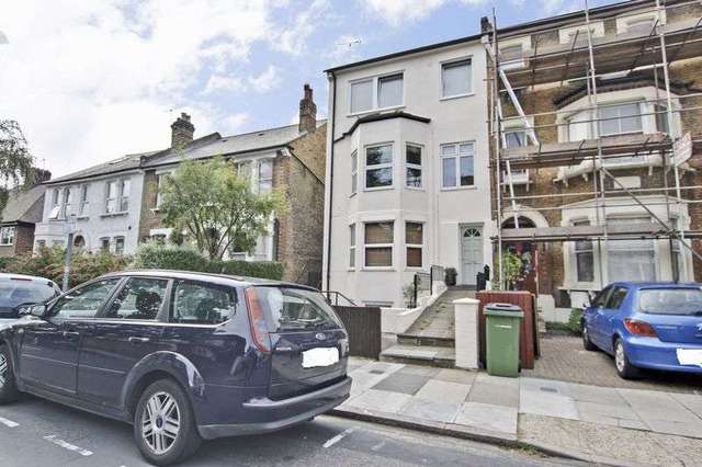  Image of 1 bedroom Flat to rent in Wellington Gardens London SE7 at Wellington Gardens  Charlton, SE7 7PH