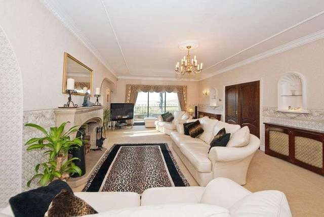 Image of 6 bedroom Detached house for sale in Wentbridge Pontefract WF8 at Wentbridge Pontefract, WF8 3JP