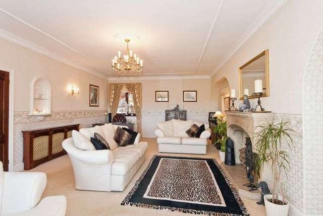  Image of 6 bedroom Detached house for sale in Wentbridge Pontefract WF8 at Wentbridge Pontefract, WF8 3JP