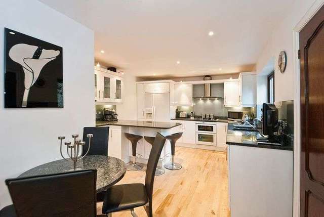  Image of 6 bedroom Detached house for sale in Wentbridge Pontefract WF8 at Wentbridge Pontefract, WF8 3JP