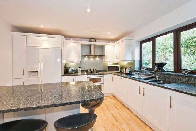  Image of 6 bedroom Detached house for sale in Wentbridge Pontefract WF8 at Wentbridge Pontefract, WF8 3JP