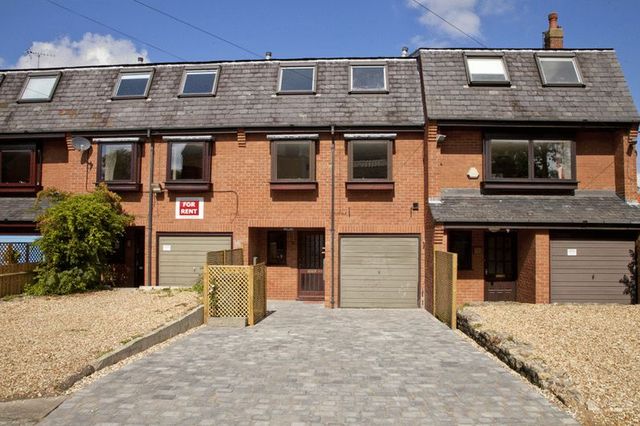  Image of 3 bedroom Terraced house to rent in West Bight Lincoln LN1 at West Bight  Lincoln, LN1 3BE