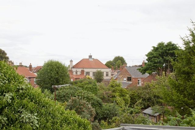  Image of 3 bedroom Terraced house to rent in West Bight Lincoln LN1 at West Bight  Lincoln, LN1 3BE