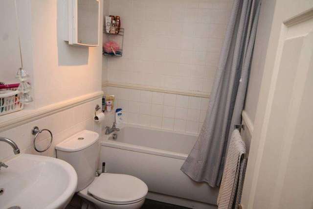  Image of 2 bedroom Flat to rent in West Street Erith DA8 at West Street  Erith, DA8 1AW