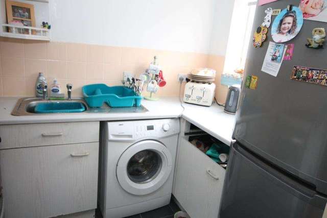  Image of 2 bedroom Flat to rent in West Street Erith DA8 at West Street  Erith, DA8 1AW