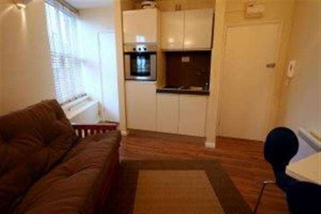  Image of Studio flat to rent in Wimbledon Park Road London SW18 at West Hill, SW18 5RJ