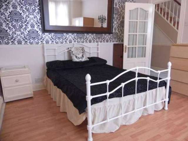  Image of 1 bedroom House Share to rent in Windsor Road Ilford IG1 at Windsor Road  Ilford, IG1 1HQ
