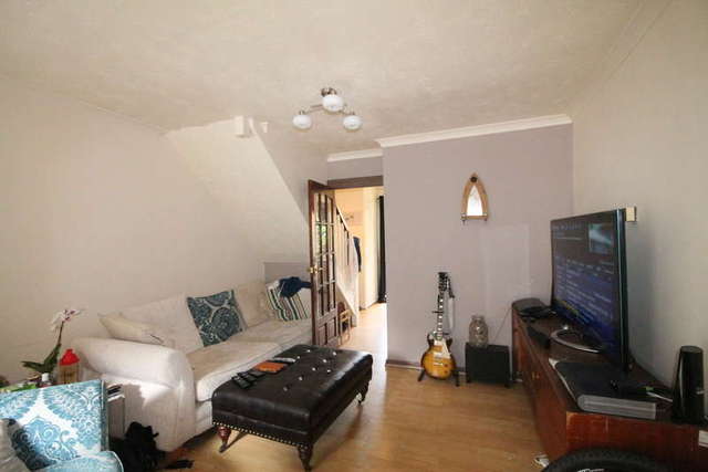  Image of 2 bedroom Semi-Detached house to rent in York Rise Orpington BR6 at Orpington Kent Orpington, BR6 8PR