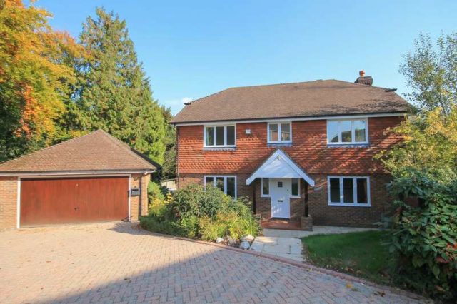 4 Bedroom Detached House To Rent In The Larches East Grinstead Rh19