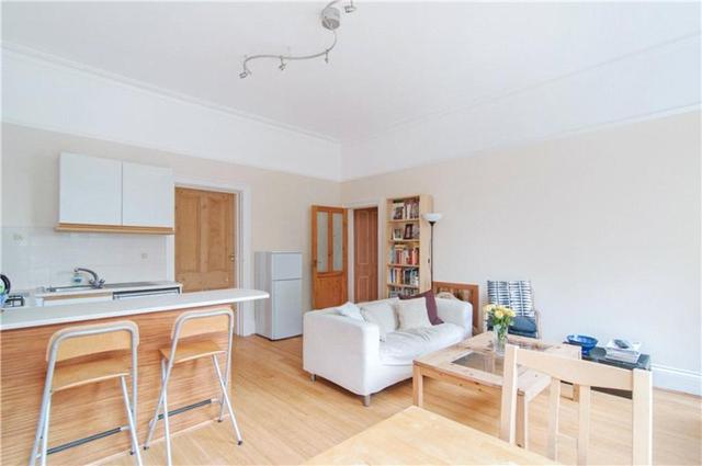  Image of 2 bedroom Flat to rent in Cleveland Street London W1T at Cleveland Street, Fitzrovia, W1T
