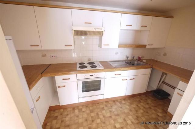  Image of 2 bedroom Flat to rent in Eleanor Way Waltham Cross EN8 at Eleanor Way, Waltham Cross