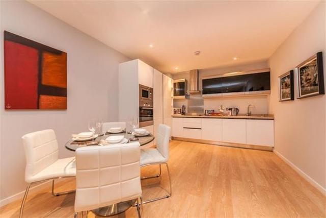  Image of 3 bedroom Flat to rent in South Quay Square London E14 at South Quay Square, Discovery Dock, E14
