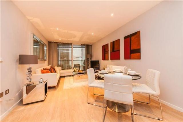  Image of 3 bedroom Flat to rent in South Quay Square London E14 at South Quay Square, Discovery Dock, E14