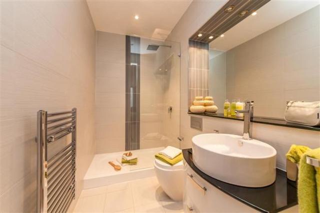  Image of 3 bedroom Flat to rent in South Quay Square London E14 at South Quay Square, Discovery Dock, E14