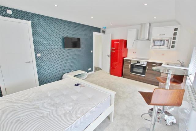 Studio Flat To Rent In Ashley Road Boscombe Bournemouth Bh1
