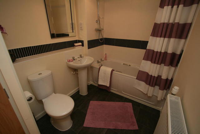  Image of 1 bedroom Flat to rent in Wave Close Walsall WS2 at Wave Close, Walsall