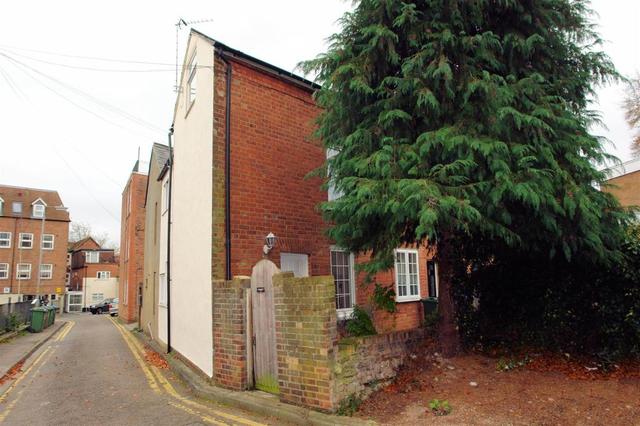  Image of 1 bedroom End of Terrace for sale in St. Marys Row Aylesbury HP20 at St. Marys Row, Aylesbury