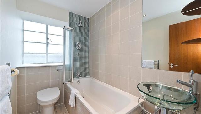  Image of 2 bedroom Flat to rent in Old Brompton Road London SW7 at Roland House, Old Brompton Road, South Kensington, SW7