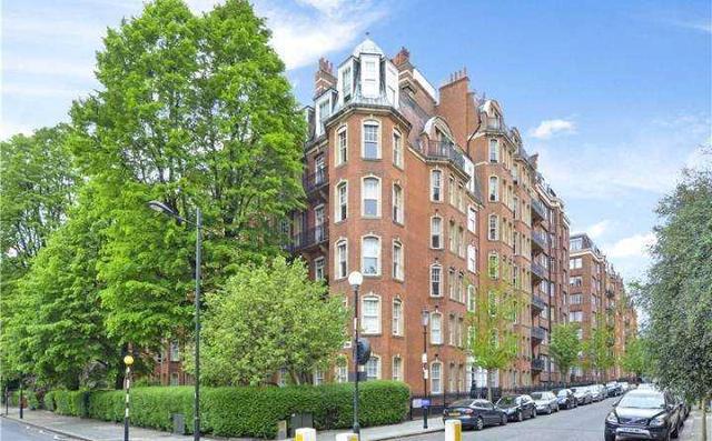  Image of 2 bedroom Flat to rent in Oakwood Court London W14 at A stunning penthouse style flat, Holland Park, London W14