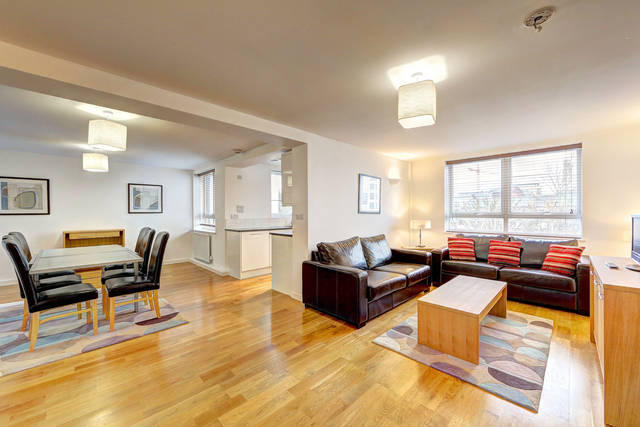  Image of 2 bedroom Flat to rent in Kew Bridge Court London W4 at Kew Bridge Court, Chiswick High Road, Chiswick, W4