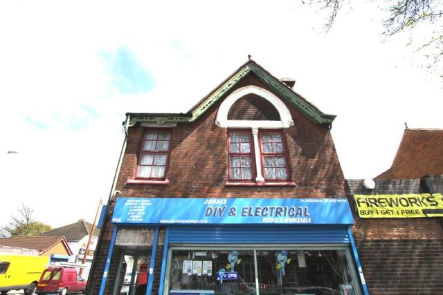  Image of 2 bedroom Flat to rent in Bloxwich Road Walsall WS3 at Walsall, West Midlands