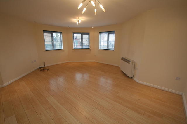  Image of 2 bedroom Flat for sale in The Avenue Darlaston Wednesbury WS10 at The Avenue, Wednesbury