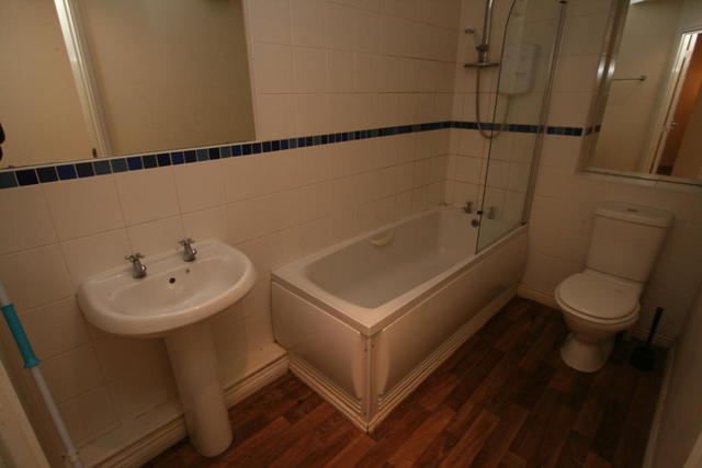  Image of 2 bedroom Flat for sale in The Avenue Darlaston Wednesbury WS10 at The Avenue, Wednesbury