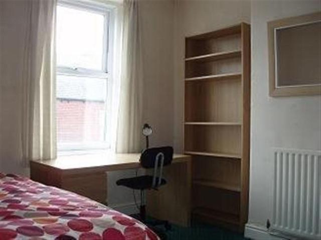  Image of 3 bedroom Property to rent in Eyam Road Sheffield S10 at 3 bed, Eyam Road, Crookes