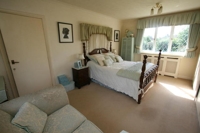  Image of 4 bedroom Detached house for sale in Queen Elizabeth Avenue Walsall WS2 at Queen Elizabeth Avenue, Bentley