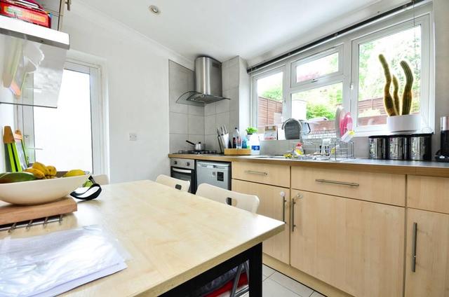  Image of 1 bedroom Flat to rent in Kensington Church Street London W8 at Kensington Church Street, West Kensington, W8