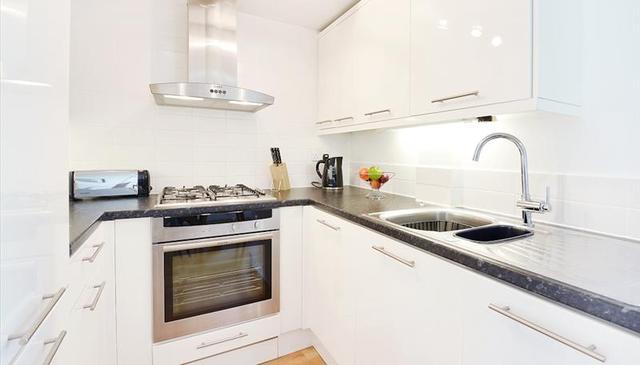  Image of 2 bedroom Flat to rent in Kew Bridge Court London W4 at Kew Bridge Court, Chiswick High Road, Chiswick, W4