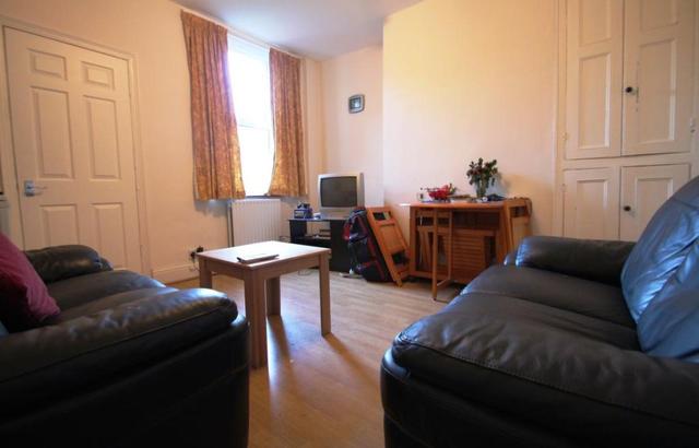  Image of 3 bedroom Property to rent in School Road Sheffield S10 at Well presented 3 bed, School Road