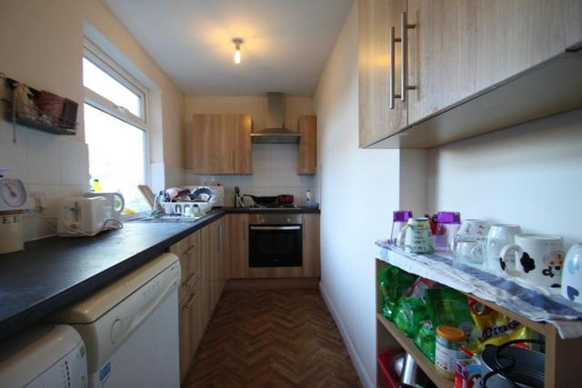  Image of 4 bedroom Property to rent in Warwick Terrace Sheffield S10 at Refurbished, 4 bed Warwick Terrace