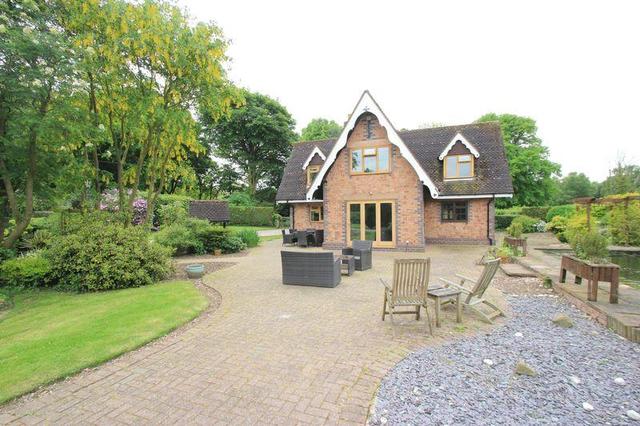  Image of 6 bedroom Detached house for sale in Teddesley Road Penkridge Stafford ST19 at Park Gate Lodge, Teddesley Road, Penkridge, ST19 5RH