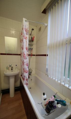  Image of 6 bedroom Property to rent in Crookesmoor Road Sheffield S10 at Spacious 6 bedroom house, Crookesmoor