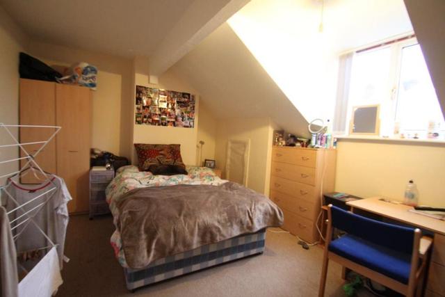  Image of 6 bedroom Property to rent in Crookesmoor Road Sheffield S10 at Spacious 6 bedroom house, Crookesmoor