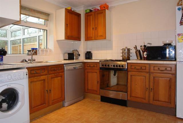  Image of 2 bedroom Semi-Detached house for sale in Cannock Road Aylesbury HP20 at Cannock Road, Aylesbury