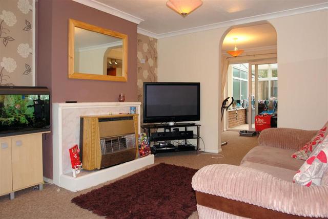  Image of 2 bedroom Semi-Detached house for sale in Cannock Road Aylesbury HP20 at Cannock Road, Aylesbury