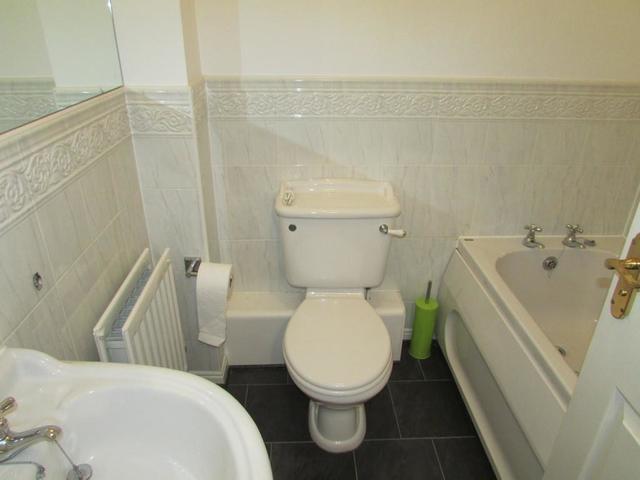  Image of 3 bedroom Town House to rent in Tuke Grove Wakefield WF1 at Tuke Grove, Parklands, Wakefield, WF1 4SL