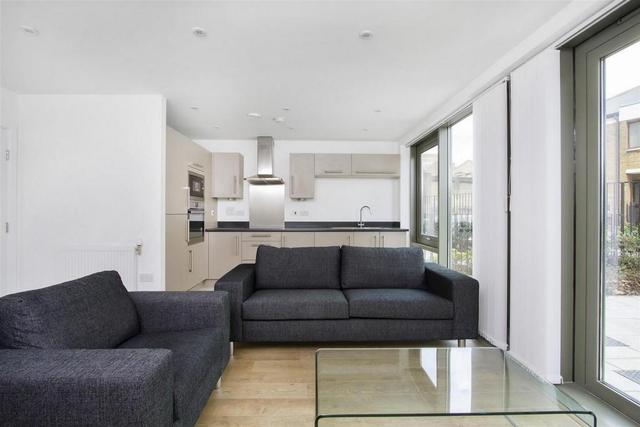  Image of 1 bedroom Flat to rent in Canton Street London E14 at Canton, Poplar, E14