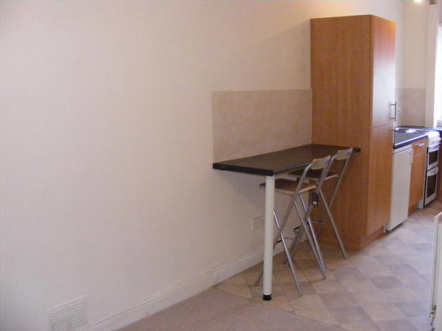  Image of 1 bedroom Flat to rent in Bryn Road Loughor Swansea SA4 at INC. UTILITY BILLS Bryn Road,Gorseinon,SA4