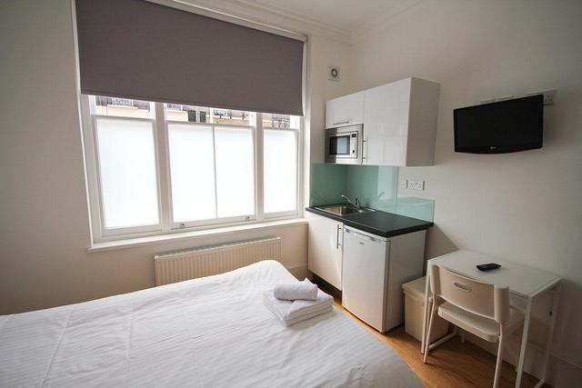  Image of Studio flat to rent in Perham Road London W14 at Perham, West Kensington, W14