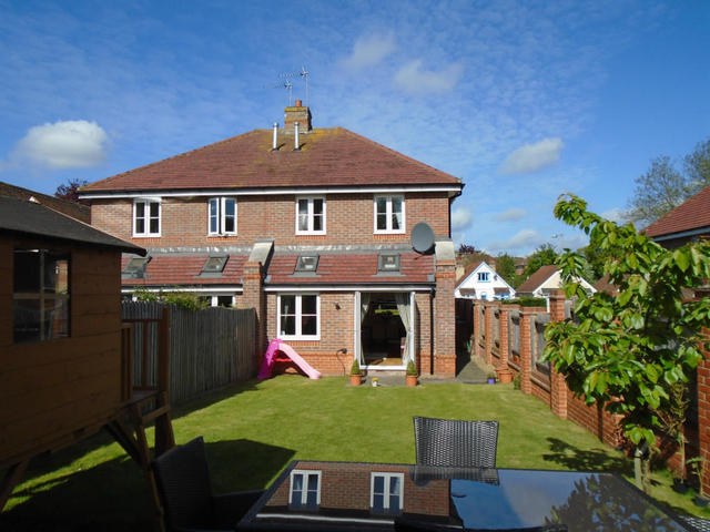  Image of 3 bedroom Semi-Detached house to rent in High Street Binbrook Market Rasen LN8 at BINBROOK