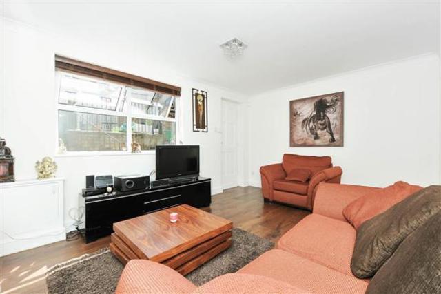  Image of 1 bedroom Flat to rent in Wandsworth Bridge Road London SW6 at Wandsworth Bridge Road, London, SW6