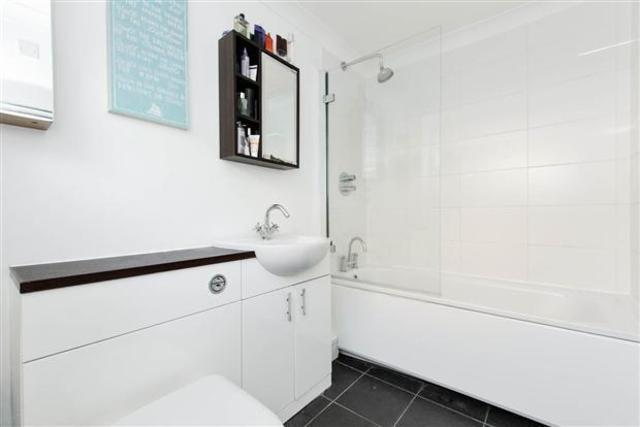  Image of 1 bedroom Flat to rent in Wandsworth Bridge Road London SW6 at Wandsworth Bridge Road, London, SW6